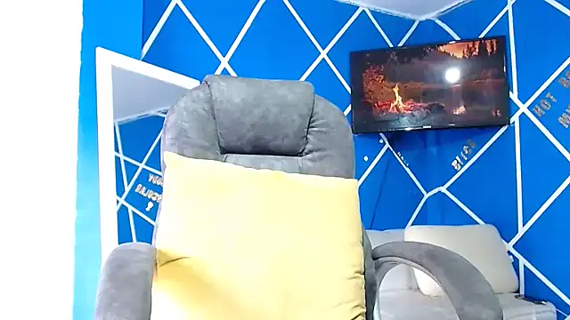 Snapshot of alexander_megan chatting on November 2025 07:01:02 PM alexander megan online show from November 2025 07:01:02 PM