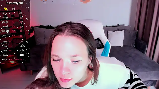 Snapshot of SherillBrill chatting on December 2024 01:51:01 PM SherillBrill online show from December 2024 01:51:01 PM