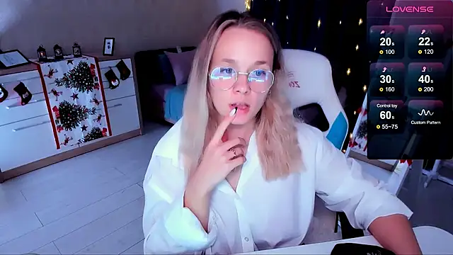 Snapshot of SherillBrill chatting on December 2024 01:49:01 PM SherillBrill online show from December 2024 01:49:01 PM