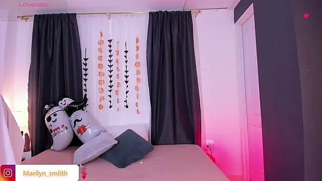 MarilynSmIith online show from October 2025 12:37:02 PM