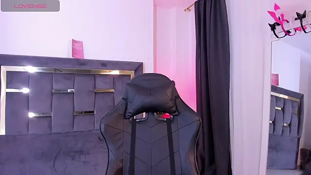 MarilynSmIith online show from December 2025 12:58:02 PM