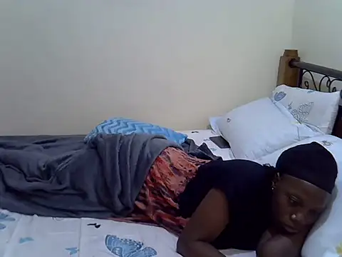 Snapshot of Sweet_Bear chatting on October 2025 12:41:01 AM Sweet Bear online show from October 2025 12:41:01 AM