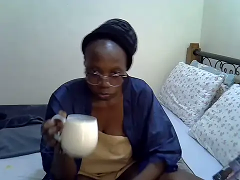 Snapshot of Sweet_Bear chatting on October 2025 03:29:01 AM Sweet Bear online show from October 2025 03:29:01 AM