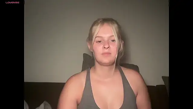 Snapshot of Allylove03 chatting on November 2025 08:44:01 PM Allylove03 online show from November 2025 08:44:01 PM