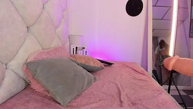 alessiaferry online show from April 2026 02:19:02 PM
