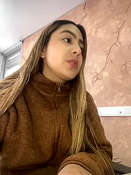 Miabonnett  online show from October 2025 12:05:01 PM