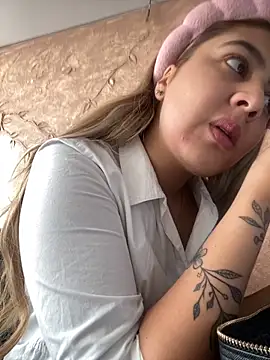 Miabonnett  online show from October 2025 12:05:02 PM