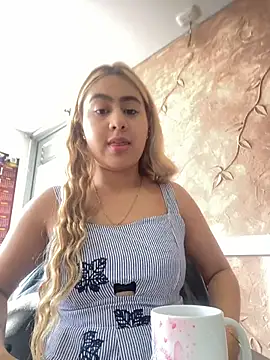 Miabonnett  online show from November 2025 12:16:01 PM