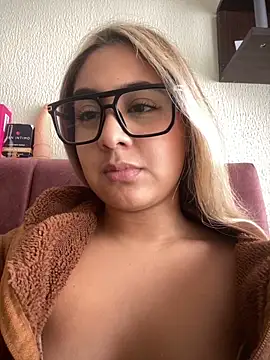 Miabonnett  online show from April 2026 03:28:02 PM