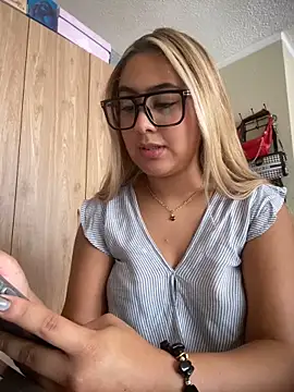 Miabonnett  online show from April 2026 03:10:02 PM