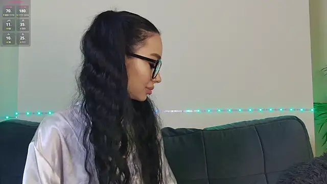 Snapshot of OnlyXandra chatting on January 2025 08:33:01 AM OnlyXandra online show from January 2025 08:33:01 AM