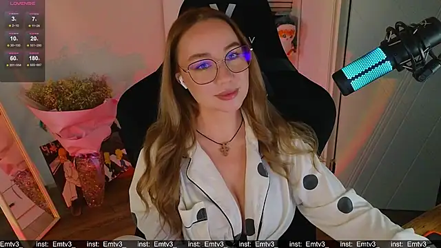 Emili1- online show from December 2025 11:48:01 AM