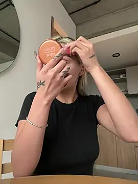 Snapshot of emma_oxford chatting on March 2026 10:48:01 PM emma oxford online show from March 2026 10:48:01 PM