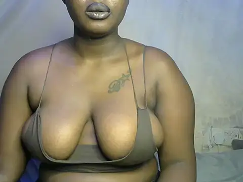 Snapshot of freaky_belle chatting on March 2025 03:56:01 AM freaky belle online show from March 2025 03:56:01 AM
