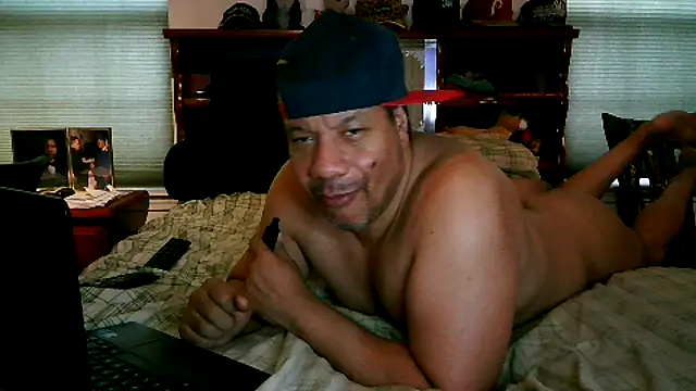 Snapshot of pimpdaddy4ever chatting on January 2025 05:55:01 PM pimpdaddy4ever online show from January 2025 05:55:01 PM