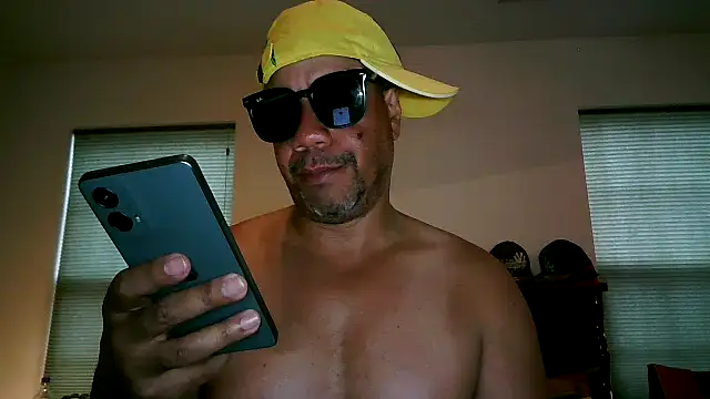 Snapshot of pimpdaddy4ever chatting on April 2026 06:10:01 PM pimpdaddy4ever online show from April 2026 06:10:01 PM