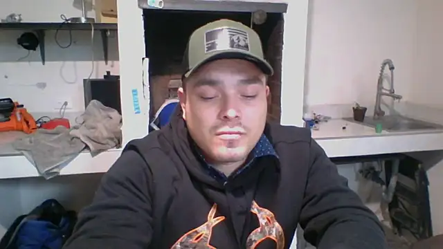 Snapshot of DirtyRcride chatting on December 2024 07:40:01 AM DirtyRcride online show from December 2024 07:40:01 AM