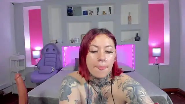 Snapshot of ViolettaBaker_ chatting on December 2024 07:11:01 PM ViolettaBaker online show from December 2024 07:11:01 PM