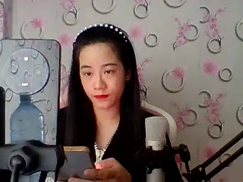 Snapshot of Nana-68 chatting on March 2025 04:49:02 AM Nana-68 online show from March 2025 04:49:02 AM