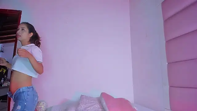 little-Emma online show from October 2025 03:15:02 AM