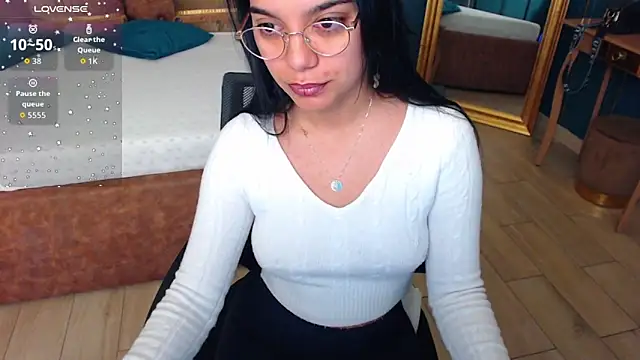 Snapshot of SerenaXMendez chatting on October 2025 03:04:01 AM SerenaXMendez online show from October 2025 03:04:01 AM