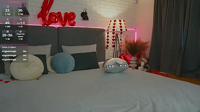 Snapshot of Viola__moon chatting on February 2025 12:57:02 PM Viola moon online show from February 2025 12:57:02 PM