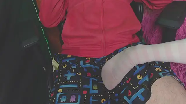 Snapshot of OldManAndGirlishLady chatting on January 2025 02:10:01 AM OldManAndGirlishLady online show from January 2025 02:10:01 AM