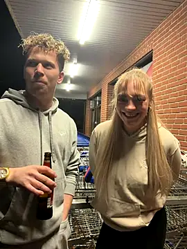 Snapshot of NickyGold_Official chatting on November 2025 06:43:02 PM NickyGold Official online show from November 2025 06:43:02 PM