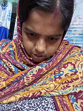 Beauty-queen online show from December 2025 01:05:02 PM