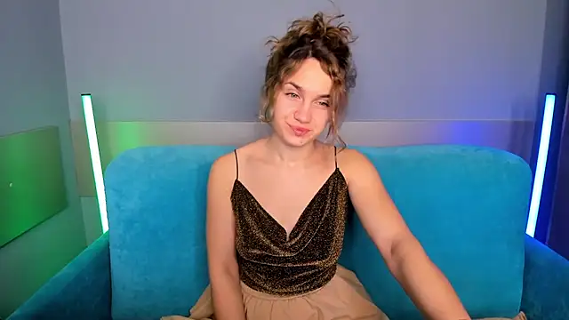 Snapshot of Milka_Blond chatting on January 2025 12:54:01 AM Milka Blond online show from January 2025 12:54:01 AM