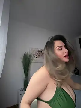 Snapshot of Alirawrz chatting on December 2025 08:18:01 AM Alirawrz online show from December 2025 08:18:01 AM