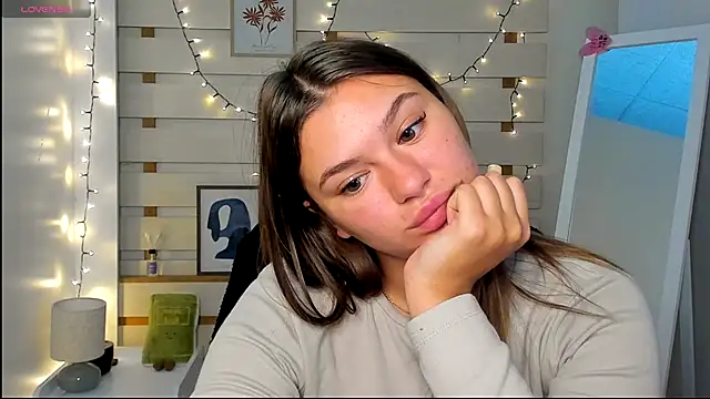Snapshot of Josephine_Kiss chatting on October 2025 12:47:01 PM Josephine Kiss online show from October 2025 12:47:01 PM