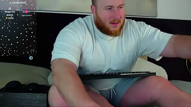 Snapshot of RoddyStill chatting on December 2025 09:24:01 AM RoddyStill online show from December 2025 09:24:01 AM