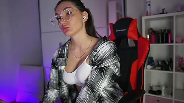 Snapshot of Lady3Holes chatting on February 2025 08:28:02 AM Lady3Holes online show from February 2025 08:28:02 AM