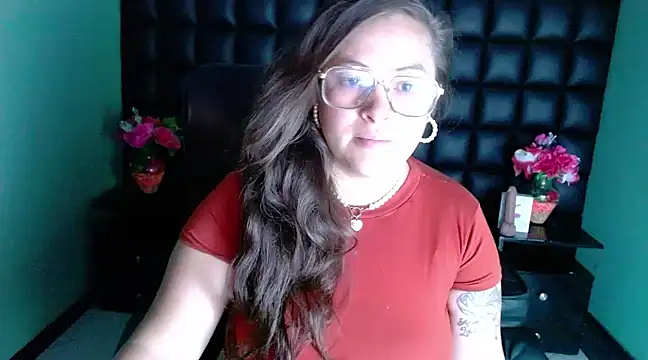 Snapshot of SaraThomso chatting on December 2024 03:04:01 AM SaraThomso online show from December 2024 03:04:01 AM