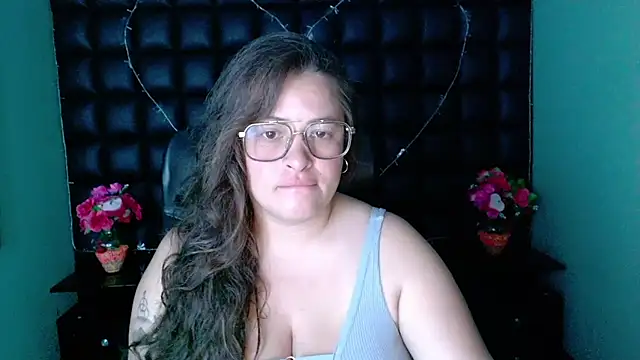 Snapshot of SaraThomso chatting on December 2024 03:20:01 AM SaraThomso online show from December 2024 03:20:01 AM