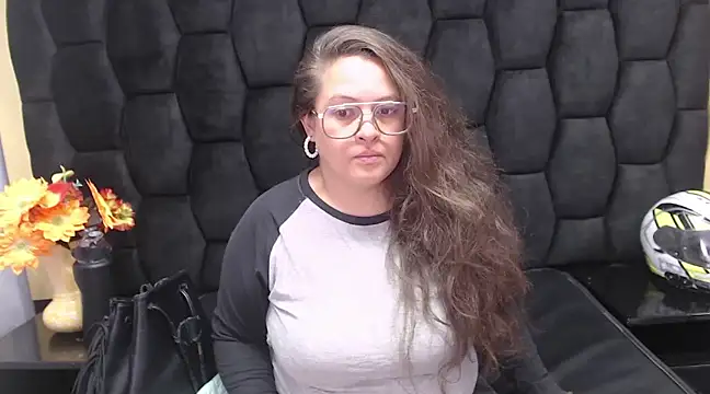 Snapshot of SaraThomso chatting on January 2025 02:49:02 AM SaraThomso online show from January 2025 02:49:02 AM