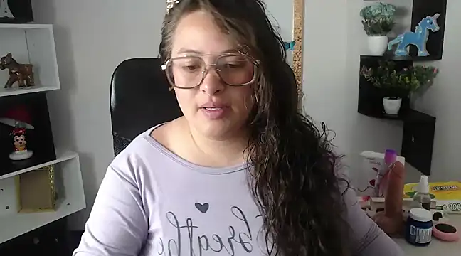 Snapshot of SaraThomso chatting on February 2025 03:00:02 AM SaraThomso online show from February 2025 03:00:02 AM