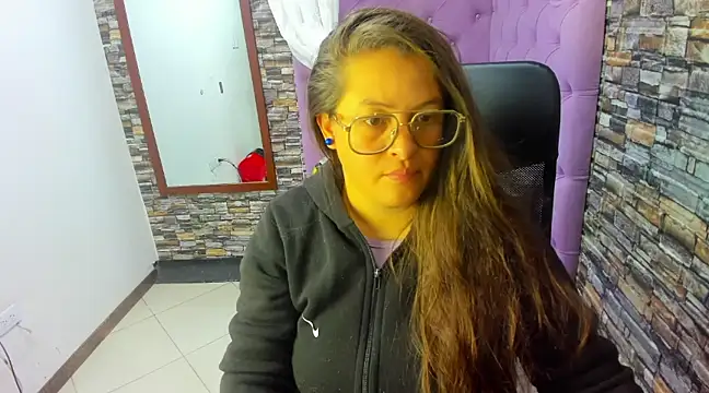 Snapshot of SaraThomso chatting on March 2025 03:02:02 AM SaraThomso online show from March 2025 03:02:02 AM