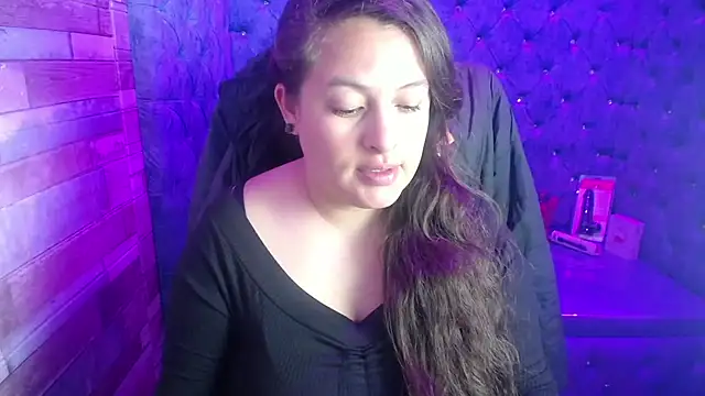 Snapshot of SaraThomso chatting on September 2025 03:29:01 AM SaraThomso online show from September 2025 03:29:01 AM