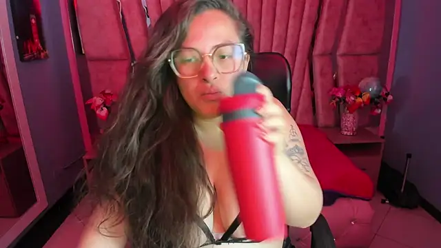 Snapshot of SaraThomso chatting on September 2025 03:22:01 AM SaraThomso online show from September 2025 03:22:01 AM