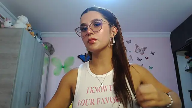 Snapshot of caroline_jonson chatting on November 2025 10:01:01 PM caroline jonson online show from November 2025 10:01:01 PM