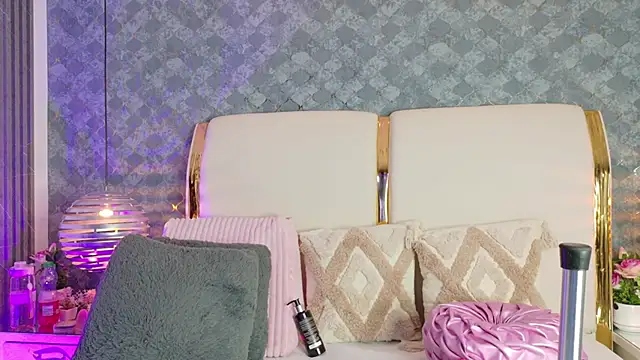 SenniaBella online show from February 2026 01:43:01 PM