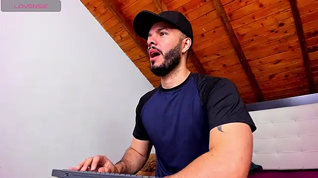 Snapshot of Tom_Bailey chatting on February 2026 12:46:01 PM Tom Bailey online show from February 2026 12:46:01 PM