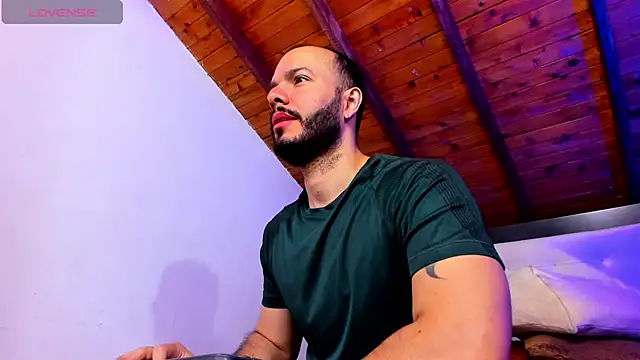 Snapshot of Tom_Bailey chatting on February 2026 12:48:02 PM Tom Bailey online show from February 2026 12:48:02 PM