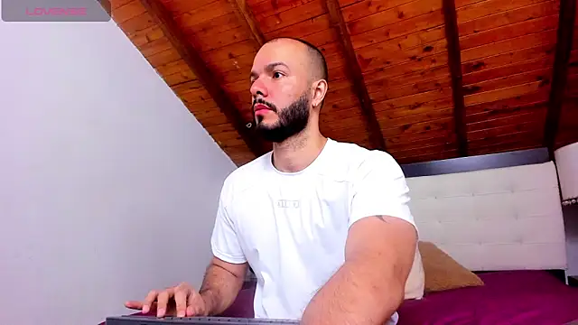 Snapshot of Tom_Bailey chatting on March 2026 12:44:01 PM Tom Bailey online show from March 2026 12:44:01 PM