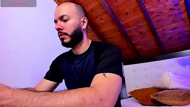 Snapshot of Tom_Bailey chatting on March 2026 12:45:02 PM Tom Bailey online show from March 2026 12:45:02 PM