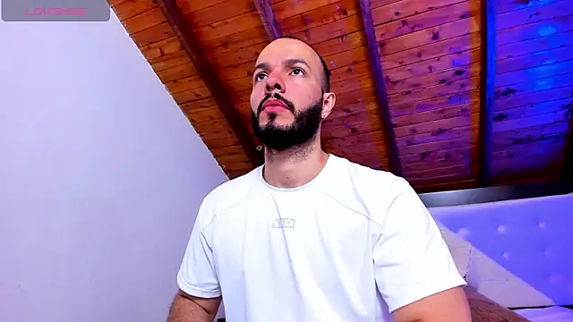 Snapshot of Tom_Bailey chatting on March 2026 12:32:01 PM Tom Bailey online show from March 2026 12:32:01 PM