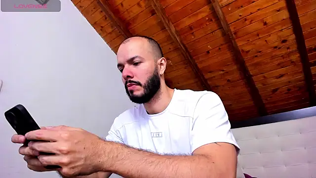 Snapshot of Tom_Bailey chatting on March 2026 12:54:01 PM Tom Bailey online show from March 2026 12:54:01 PM