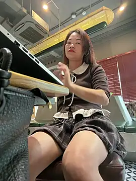 Snapshot of Emily_9xx chatting on February 2026 02:45:01 AM Emily 9xx online show from February 2026 02:45:01 AM